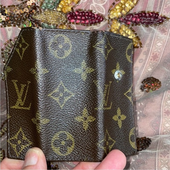 GUC Louis Vuitton Monogram Vintage Key Holder - Picture 2 of 4